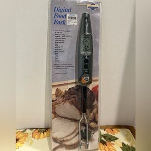 DIGITAL FOOD FORK BY KITCHEN COLLECTION. EASY READ LCD & AUTOMATIC TURN-OFF. NEW